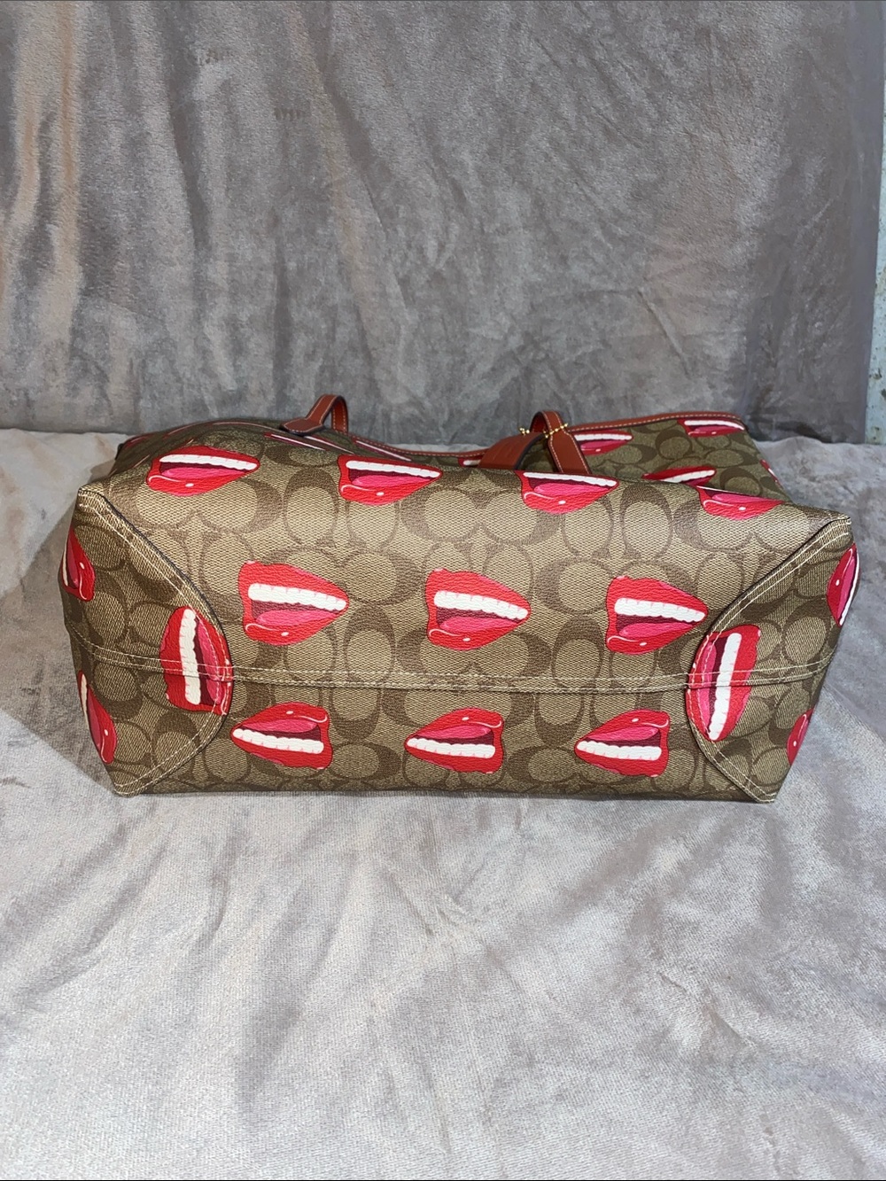 Coach X Tom Wesselmann coated monogram signature canvas Lip Print Tote NWOT - Picture 3 of 14